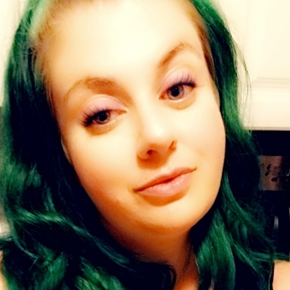 Meet your Posher, Chrissy - Picture 1 of 4